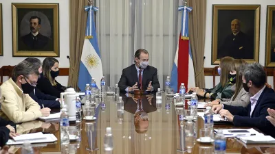 En la reunión de gabinete, el gobernador Gustavo Bordet dio a conocer el cronograma de pago de sueldos y aguinaldo de la administración pública desde el 1° al 10 de julio.
