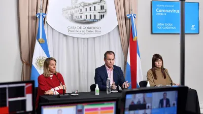 El gobernador Gustavo Bordet encabezó la conferencia de prensa virtual de hoy, acompañado por la vicegobernadora, Laura Stratta y la ministra de Salud, Sonia Velázquez.