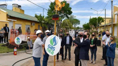 Bordet inauguró la ampliación de la red de gas en Caseros