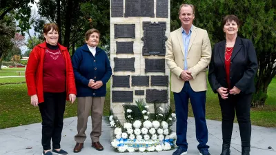 El gobernador, junto a la presidenta de la Fundación Iapser, Mariel Ávila, presidió el acto por el 136º aniversario de Aldea Santa María.