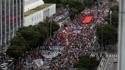 Masiva marcha en Río de Janeiro contra Bolsonaro. 