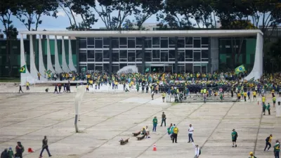 Simpatizantes del expresidente de Brasil Jair Bolsonaro irrumpen en el Palacio de Planalto durante una manifestación contra la democracia y el presidente Luiz Inacio Lula da Silva.