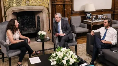 Cristina Caamaño con Alberto Fernández y Santiago Cafiero