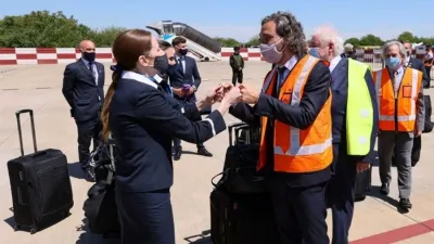 El jefe de Gabinete en el día de la llegada de las 300 mil dosis de Sputnik V.