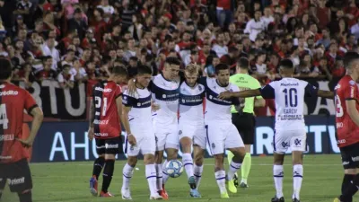 Con aporte entrerriano, Gimnasia La Plata goleó a Newell’s en Rosario