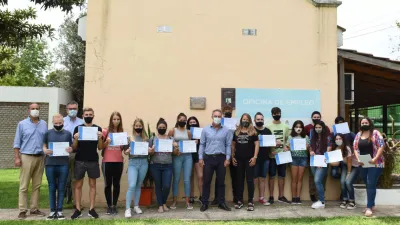 Schneider con jóvenes capacitación