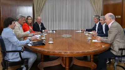 Imagen de la reunión de ayer entre el ministro Luis Caputo y la dirigencia de la Mesa de Enlace.