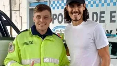 Edinson Cavani viajó hacia Salto y fue fotografiado en su paso por Gualeguaychú