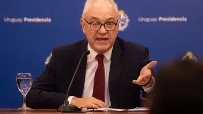 Mario Lubetkin, un diplomático de 40 años de carrera, asumió como canciller de Uruguay (EFE/ Sofía Torres)