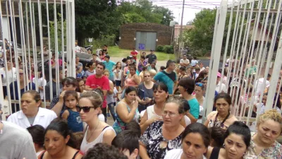 abrazo simbólico