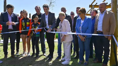 El intendente de Concordia, Enrique Cresto, al inaugurar la nueva estación saludable en la plazoleta Guillermo Canaglia.