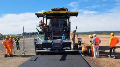 Comenzó el proceso de asfaltado de la nueva pista del Aeropuerto Comodoro Pierrestegui de Concordia.
