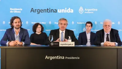 Alberto Fernández junto a parte de su Gabinete anunció que el aislamiento social, preventivo y obligatorio se prorroga hasta el 10 de mayo, aunque explicó algunas excepciones en determinadas provincias.