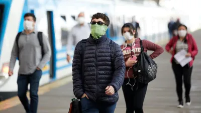 coronavirus barbijos tren