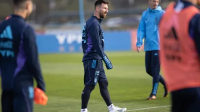 Con la presencia de Messi y el gualeyo Martínez a la par, Argentina se movió en Ezeiza
