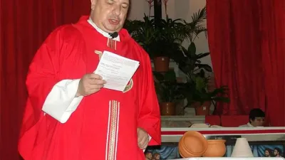 El cura Juan Diego Escobar Gaviria escuchará mañana a las 8:30 el veredicto que dará a conocer el Tribunal de Juicios y Apelaciones de Gualeguay por el delito de corrupción de menores. 