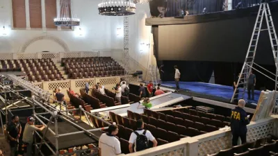 Por estas horas se intensifican las preparaciones finales para el debate presidencial de mañana en el Paraninfo de la Universidad del Litoral.