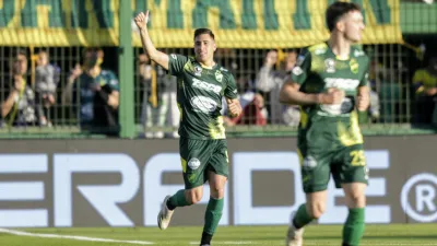 Defensa y Justicia goleó a Talleres y le impidió seguir en lo más alto