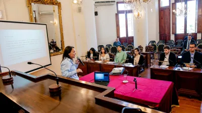 Etienot disertó ante estudiantes