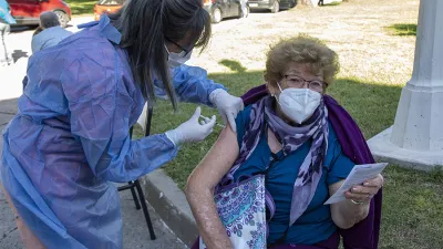 En cuanto al desarrollo de la campaña en la última semana, y de acuerdo a los datos del Registro Federal de Vacunación (Nomivac), entre el lunes 12 y el viernes 16 de abril por la tarde se cargaron 18.288 dosis aplicadas.