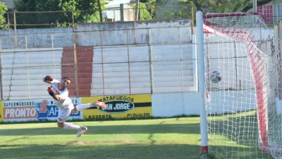 Camioneros goleó a San Martín de Diamante en su estreno en la Supercopa Entre Ríos
