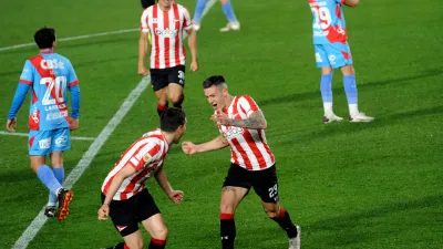 Estudiantes se destapó en el complemento y goleó a Arsenal en La Plata