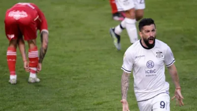 Fútbol: Talleres ganó en La Paternal y se subió a la cima del campeonato