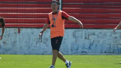 Patronato: Sciacqua ensayó con línea de cinco defensores para visitar a Atlético Tucumán