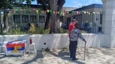 A la espera de los resultados oficiales, los boca de urna confirman los sondeos previos, que hablaban de una holgada diferencia de la izquierda opositora sobre el candidato liberal.
