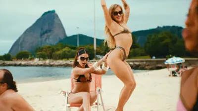 Emilia Mernes y Luisa Sonza lanzaron "Bunda", junto con un atrevido videoclip. 