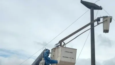 El empleado de Enersa Victoria estaba trabajando en una línea de alta tensión cuando se cayó desde una altura considerable.