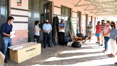 entrega herramientas a microemprendedores