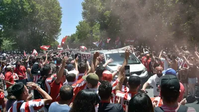 En una emotiva jornada, una multitud despidió los restos de Alejandro Sabella