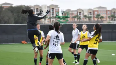 Fútbol: con presencia entrerriana, la selección argentina femenina practicó en Orlando