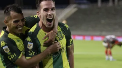Aldosivi goleó a Arsenal y le dio los primeros tres puntos a Gago como DT