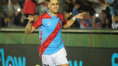 Con gol de un ex Patronato, Arsenal venció a Banfield en su debut