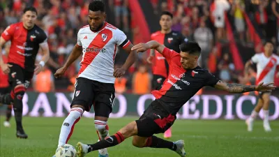 River no pudo aprovechar el hombre de más y empató con Colón en Santa Fe