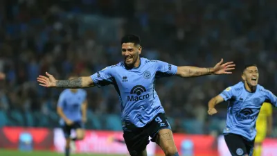 En un partido a puro gol, Belgrano le ganó a Boca y es líder de la Zona B