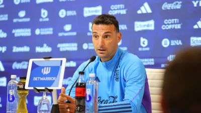 “Messi está bien, hablaré con él para definir si juega de inicio o no”, contó Scaloni