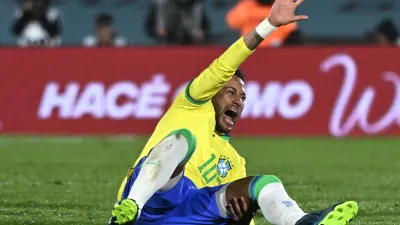 Neymar sufrió una dura lesión y estará más de medio año sin jugar para Brasil y Al-Hilal