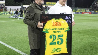 Fútbol: el entrerriano Lisandro Martínez fue homenajeado por Defensa y Justicia