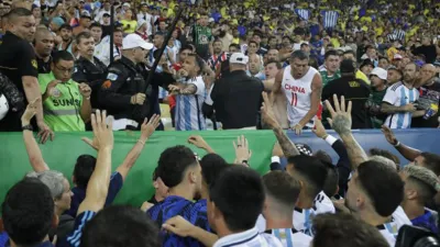 La represión policial demoró el inicio del clásico entre Brasil y Argentina en el Maracaná