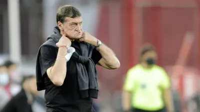 Colón de Santa Fe despidió al DT Julio Falcioni, tras la eliminación en la Libertadores