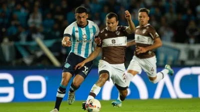 Platense le ganó a Racing en Avellaneda y tomó más impulso en los promedios