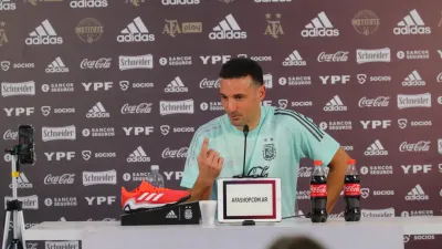 Scaloni no descartó a Messi pero sí a Paredes para el partido con Uruguay