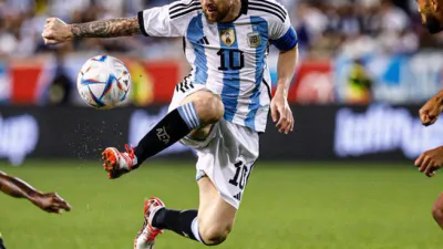 Argentina venció a Jamaica con el aporte goleador de Messi y cerró la gira con una sonrisa