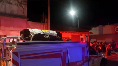 El féretro del intendente de Gualeguay fue trasladado por un unidad de los Bomberos Voluntarios.