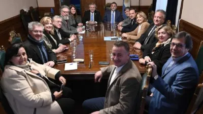 Fernández con senadores