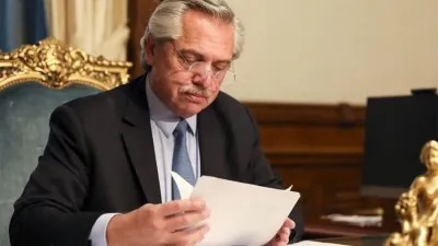 Alberto Fernández analiza medidas económicas ante la crisis global por la pandemia del coronavirus.