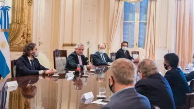 Fernández con dirigentes de la banca